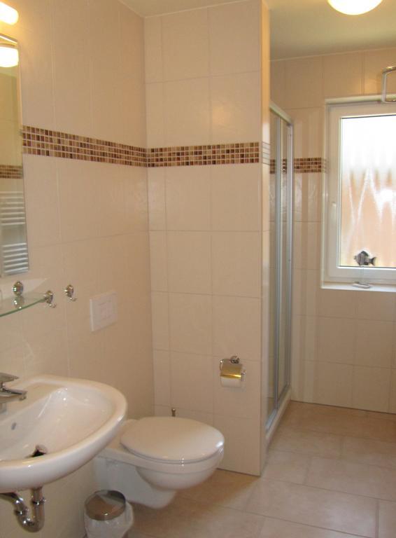 Apartmenthaus Hus Uebi By Rujana Binz Δωμάτιο φωτογραφία